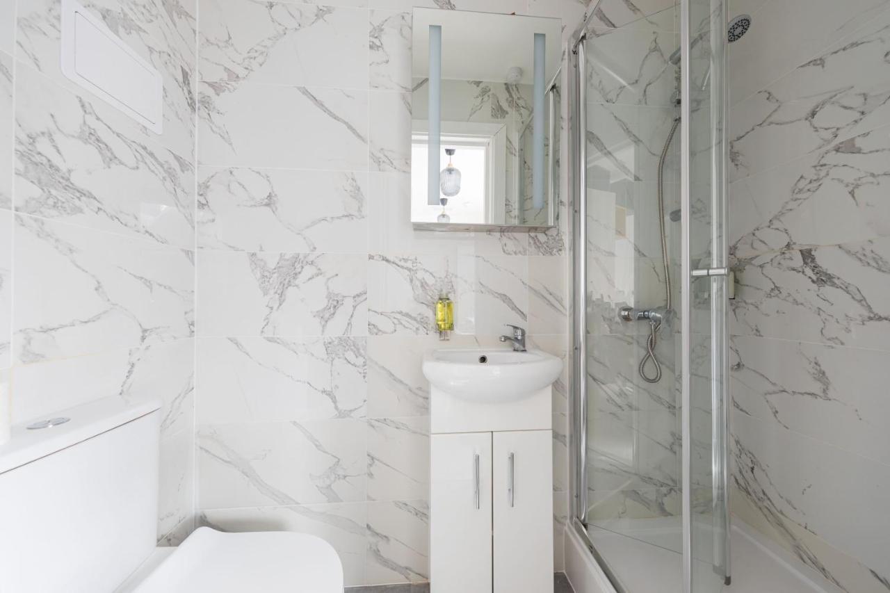 Lovely Private Room And Shower At Anson Hotel ロンドン エクステリア 写真